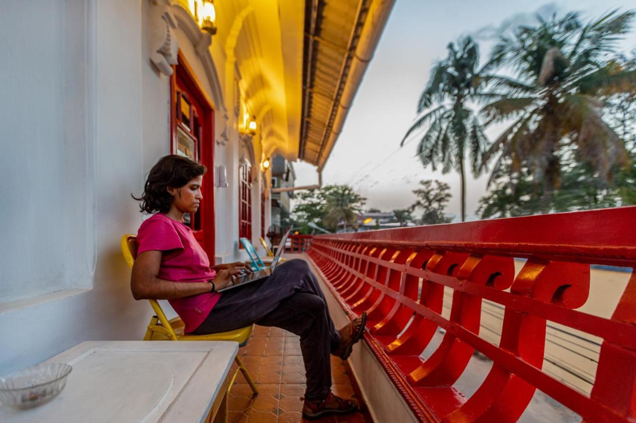 Gostops Lite Kochi Exterior foto